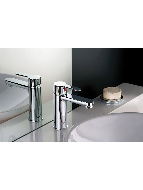 Single-lever washbasin mixer with pop-up waste